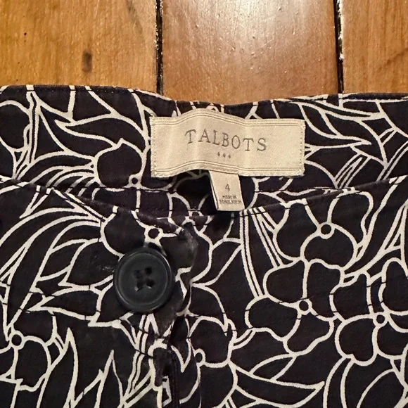 Talbots patterned shorts - Picture 2 of 5